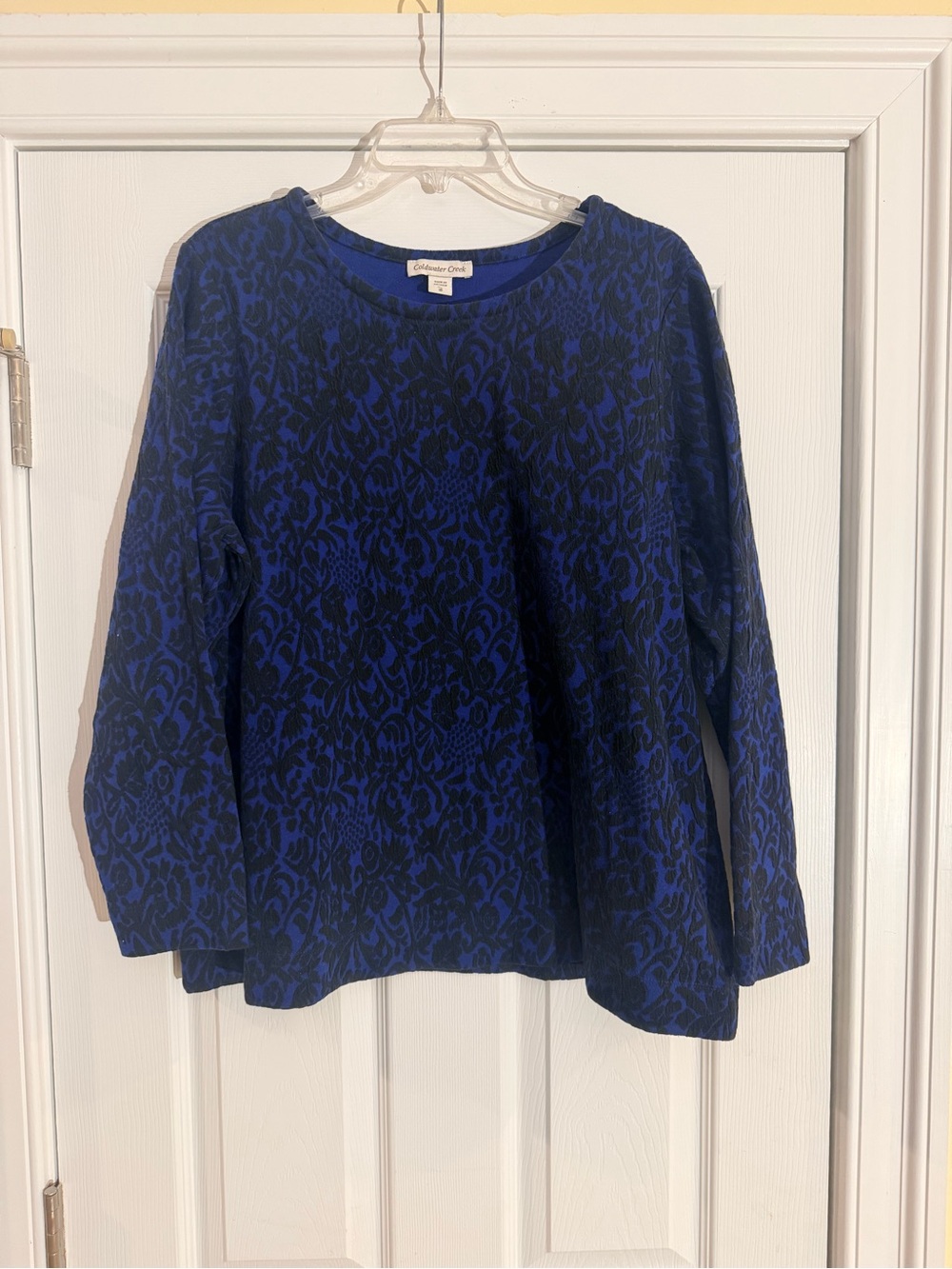 Women's Size XL "Coldwater Creek" Blue and Black Crewneck Patterned Pullover GC